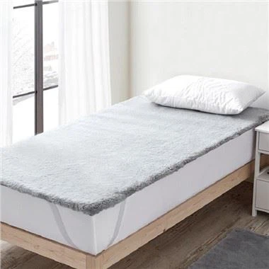 kožušinový vrchný materiál na matrace